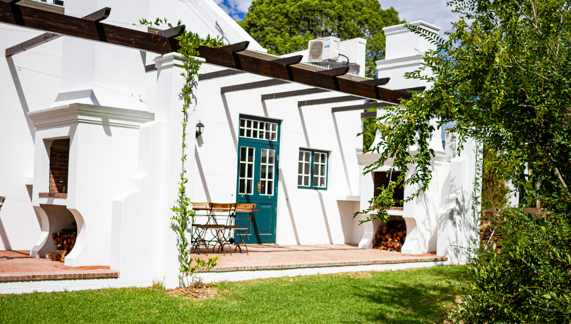 Lady Grey Suite back veranda and braai area